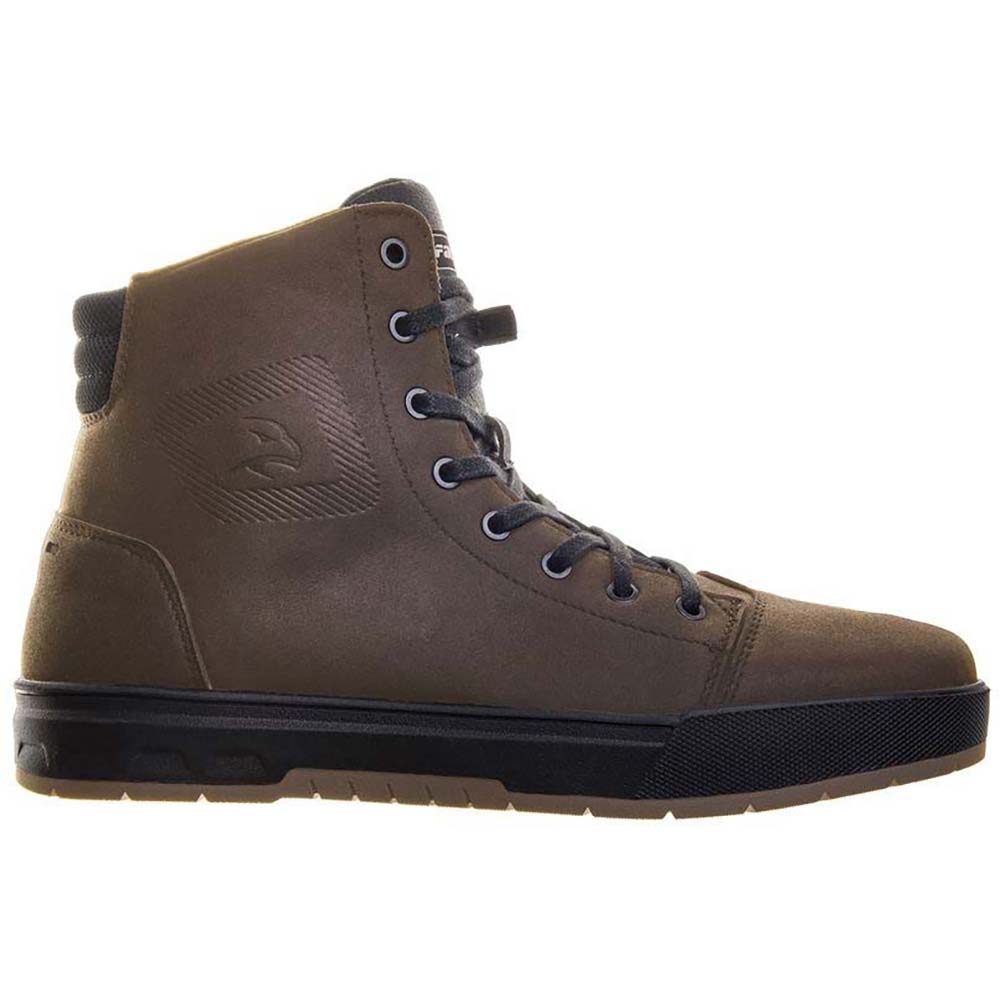 Opgevoerde schoenen