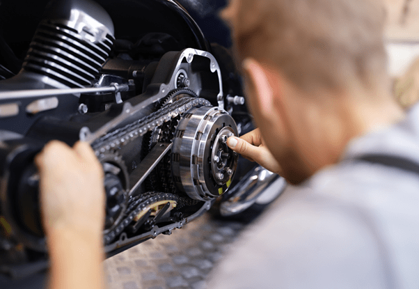 entretien du système d'embrayage moto